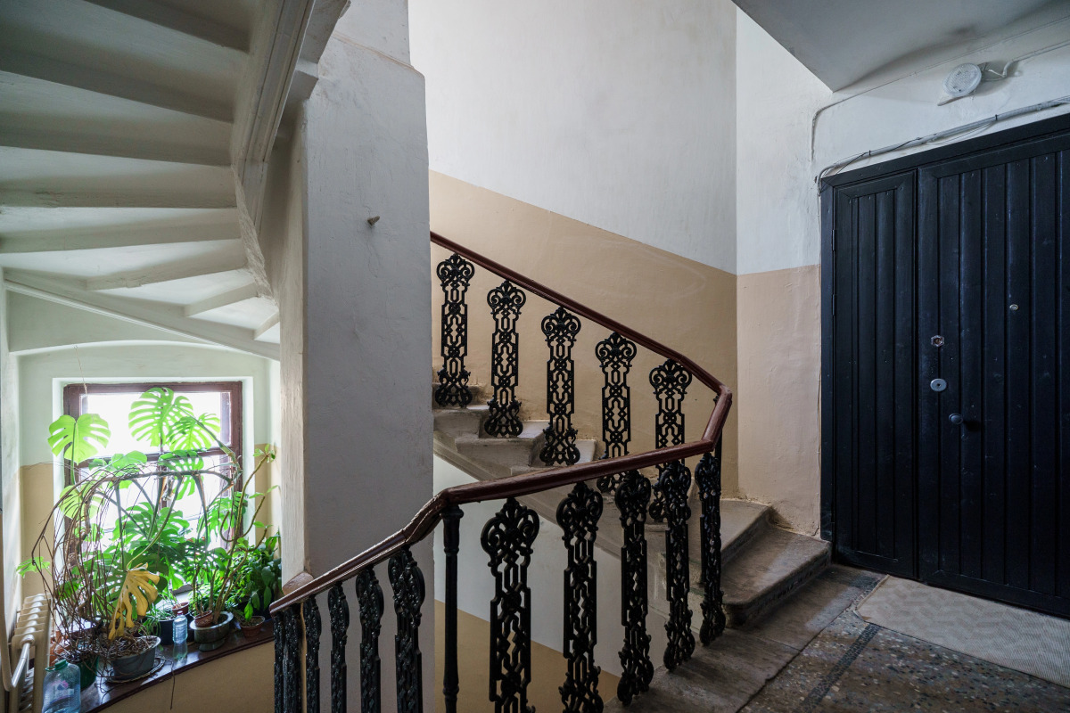 Апартаменты SREDNYAYA PODYACHESKAYA 6 APARTMENTS Просторные трехкомнатные апартаменты Park Lane Inn для 3-х взрослых