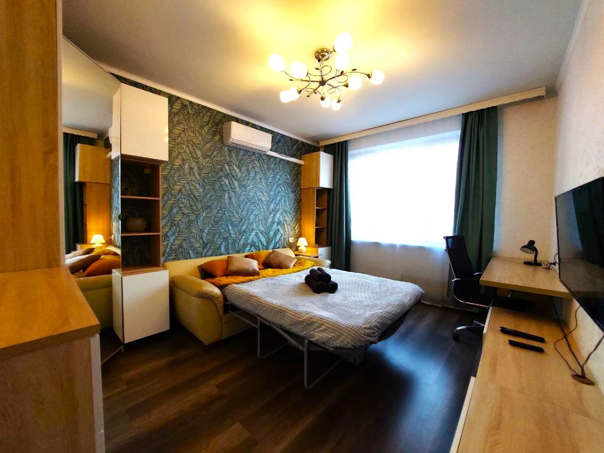 Квартира Трехкомнатная Недалеко от Метро Пражская