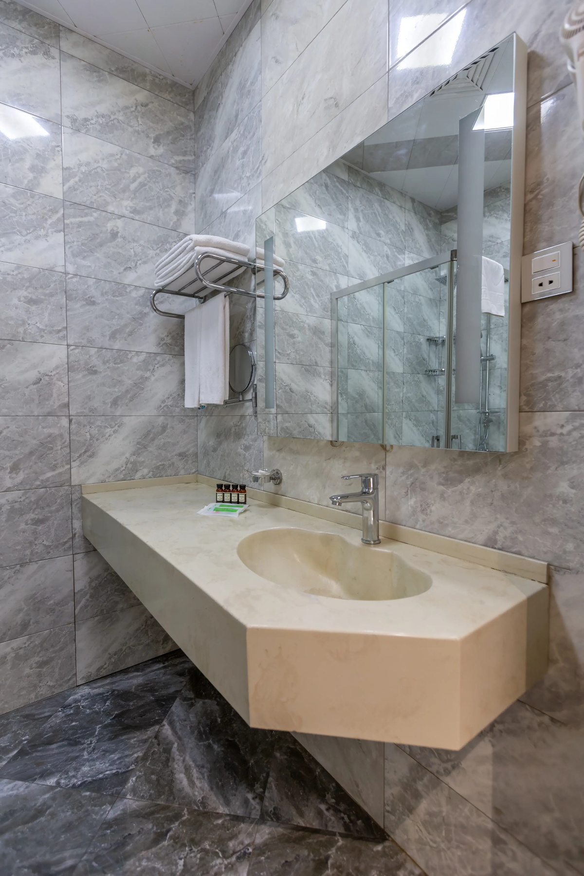 Metro City Hotel