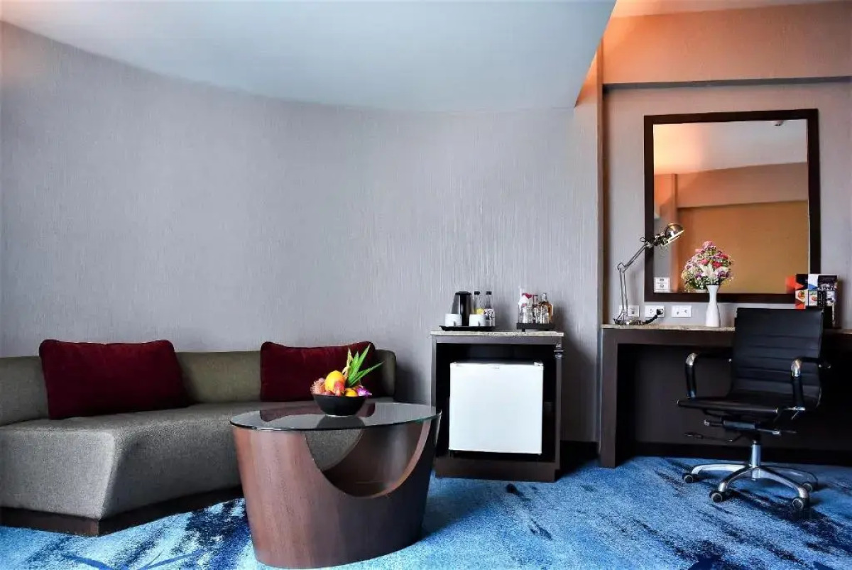 Отель Ambassador Bangkok Hotel