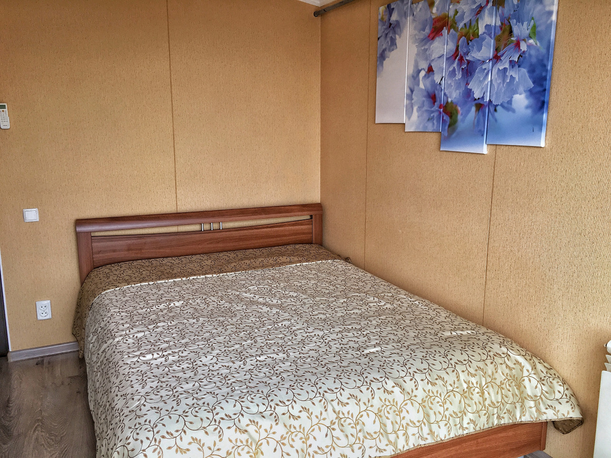 Представительская видовая двухкомнатная квартира с балконами на Набережной Ялты