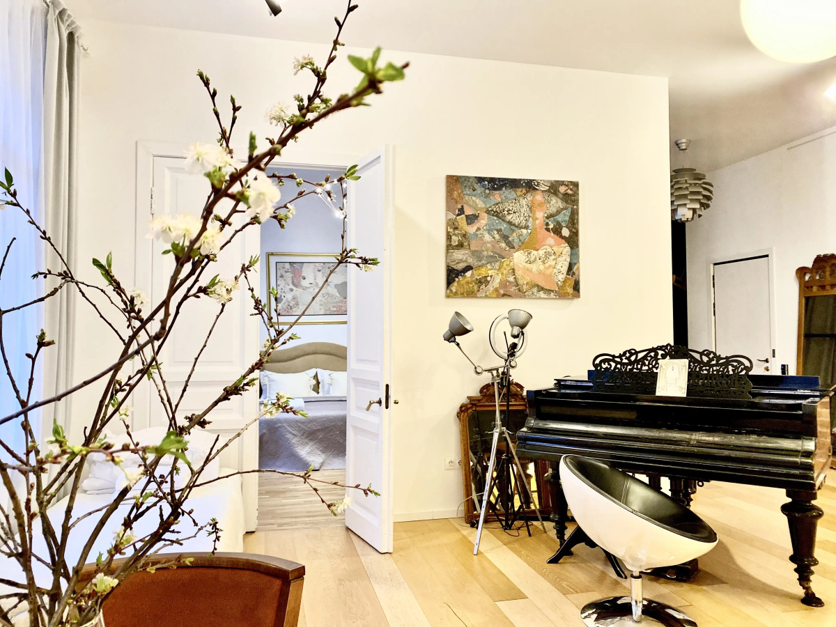 Квартира Art Tolstoy House