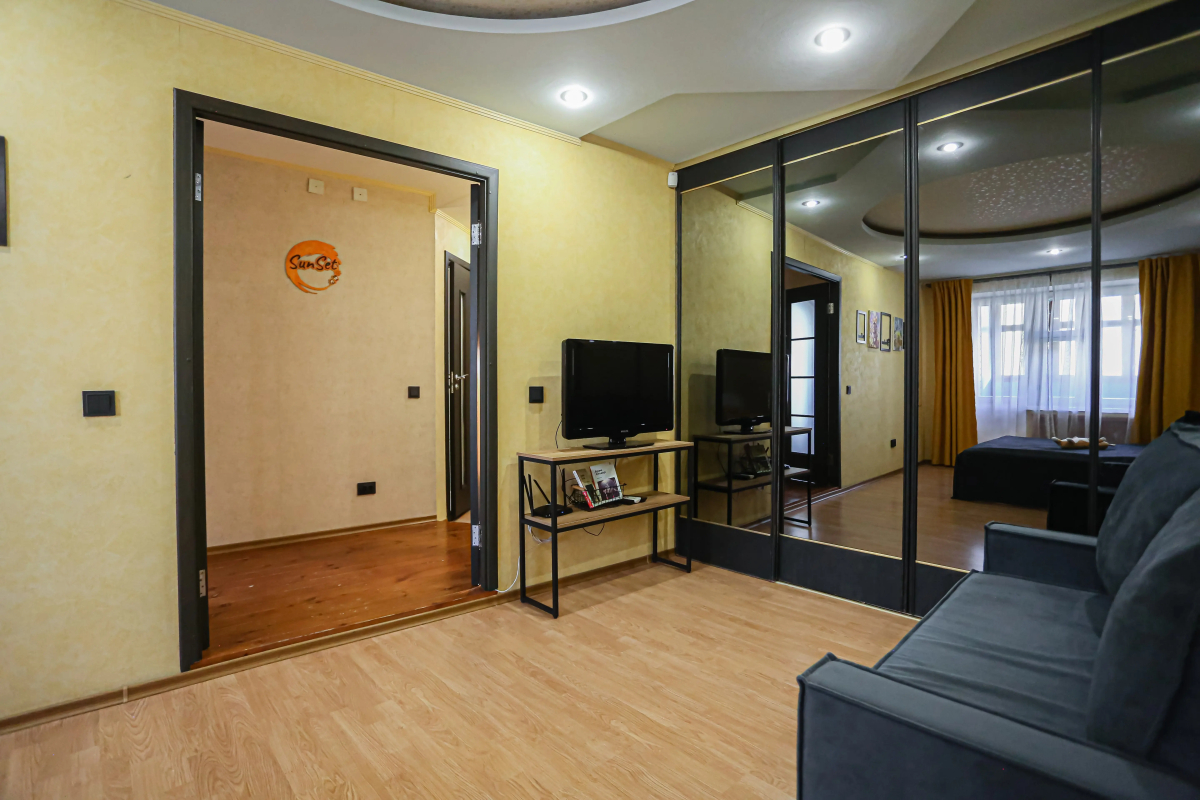 Апартаменты. У нас лучше, чем дома SunSet Родионова 193. КОРГИ