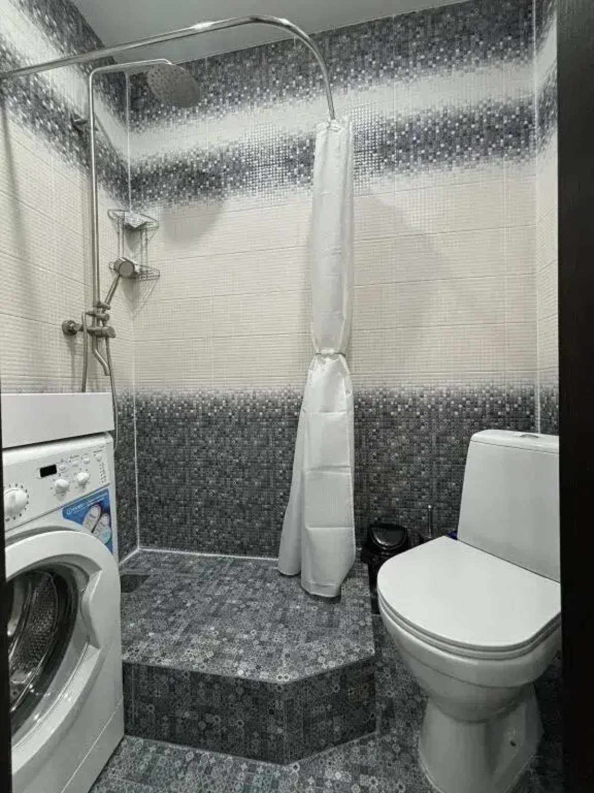 Атмосферная студия с большими окнами с комфортом разместит от двух человек, до 4-х человек от Уют и Комфорт НН