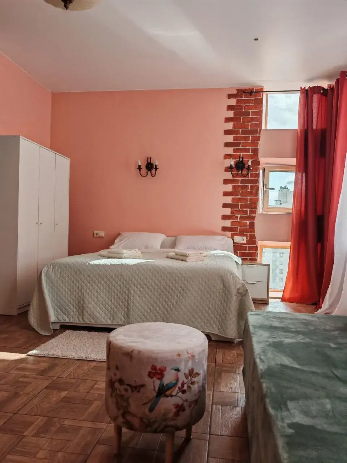 Квартира Светлая в Шаговой Доступности от Метро