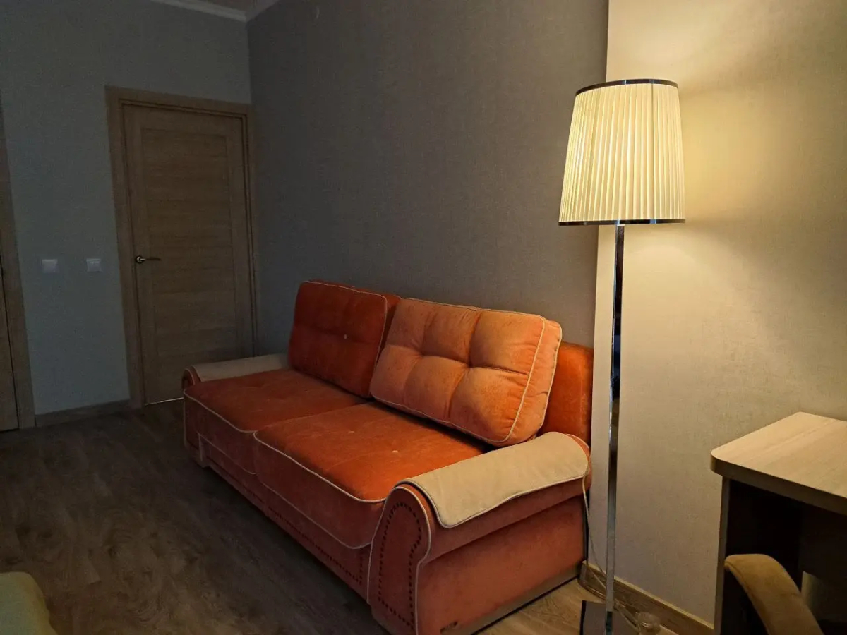 Жилое помещение 2-к квартира у метро Молодежная с яркими закатами