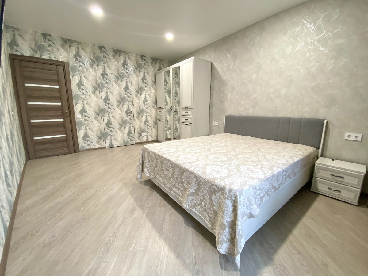 Квартира Большая двухкомнатная у метро Пионерская