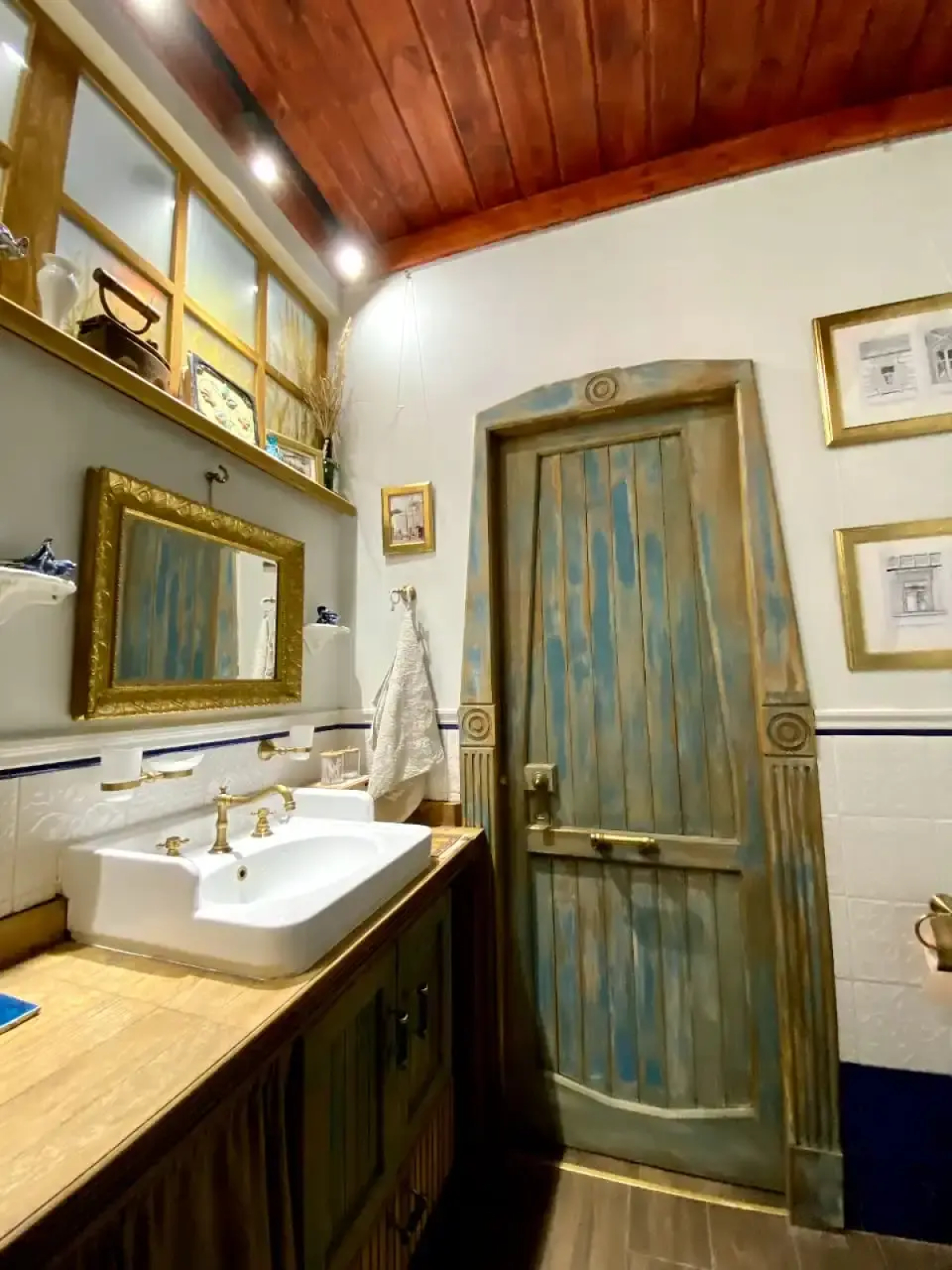 Апартаменты Дом с витражом