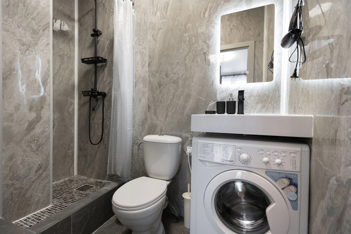 Апартаменты Студия на П. Романова