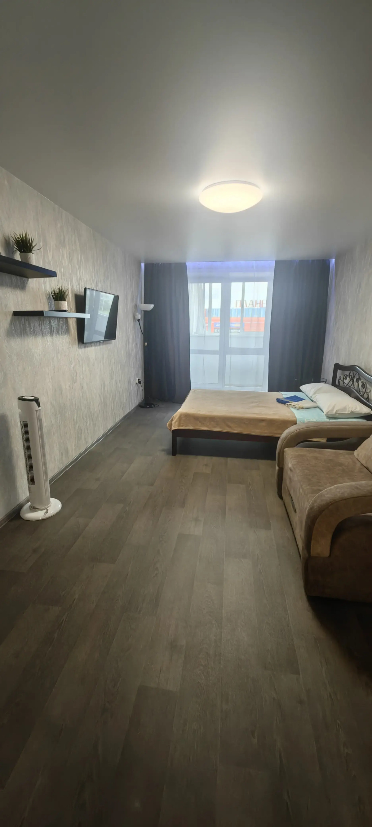 Квартира студия на Строителей с видом на ТЦ Планета