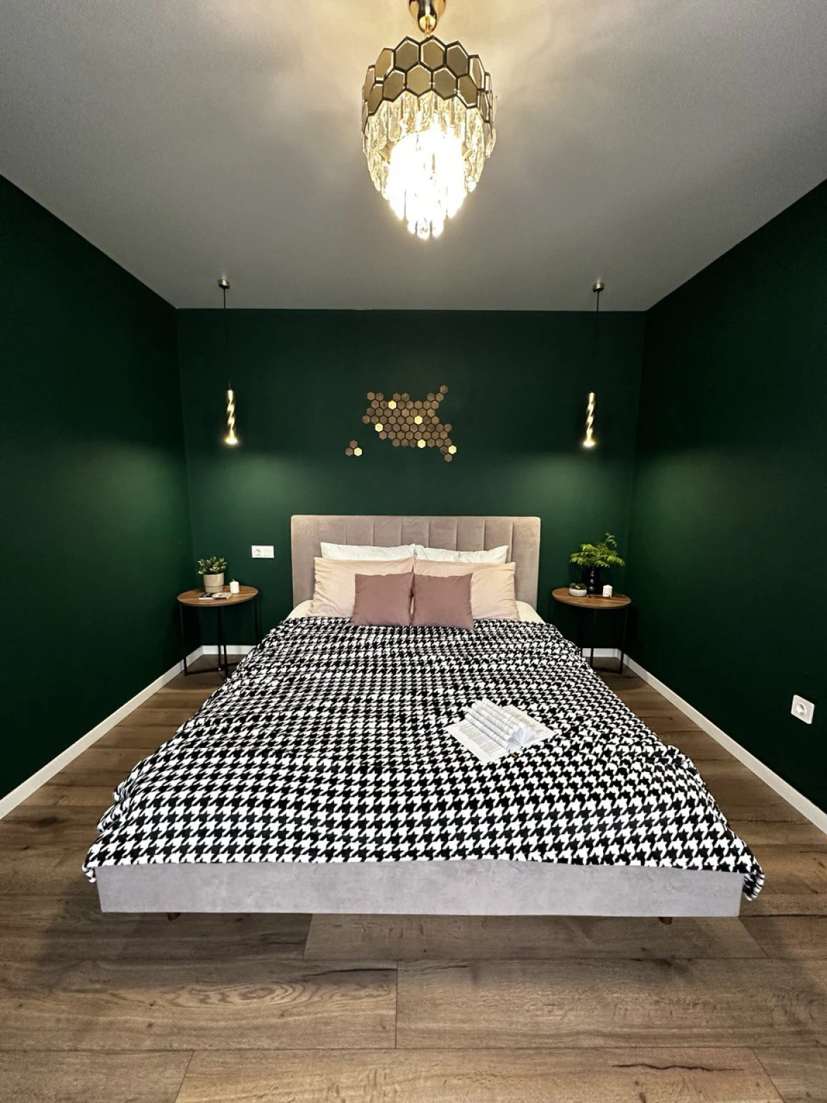 Квартира на 5 гостей в шаговой доступности от стадиона Нефтяник и УГНТУ нефтяной университет