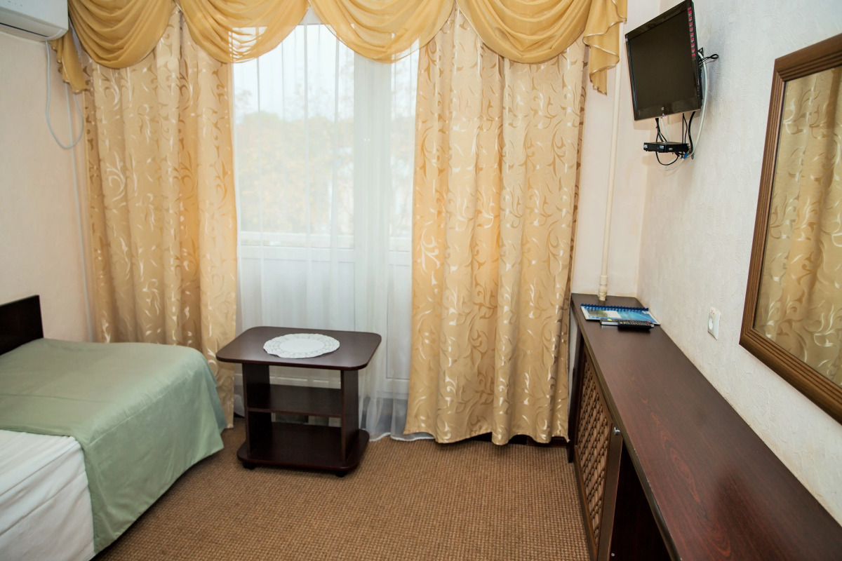 Санаторий Курортная Поликлиника им. Н.И. Пирогова с Пансионатом с Лечением Искра