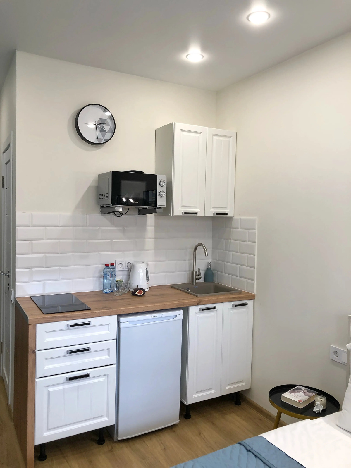 Апартаменты Озеро возле Аэропорта на 2 Гостя