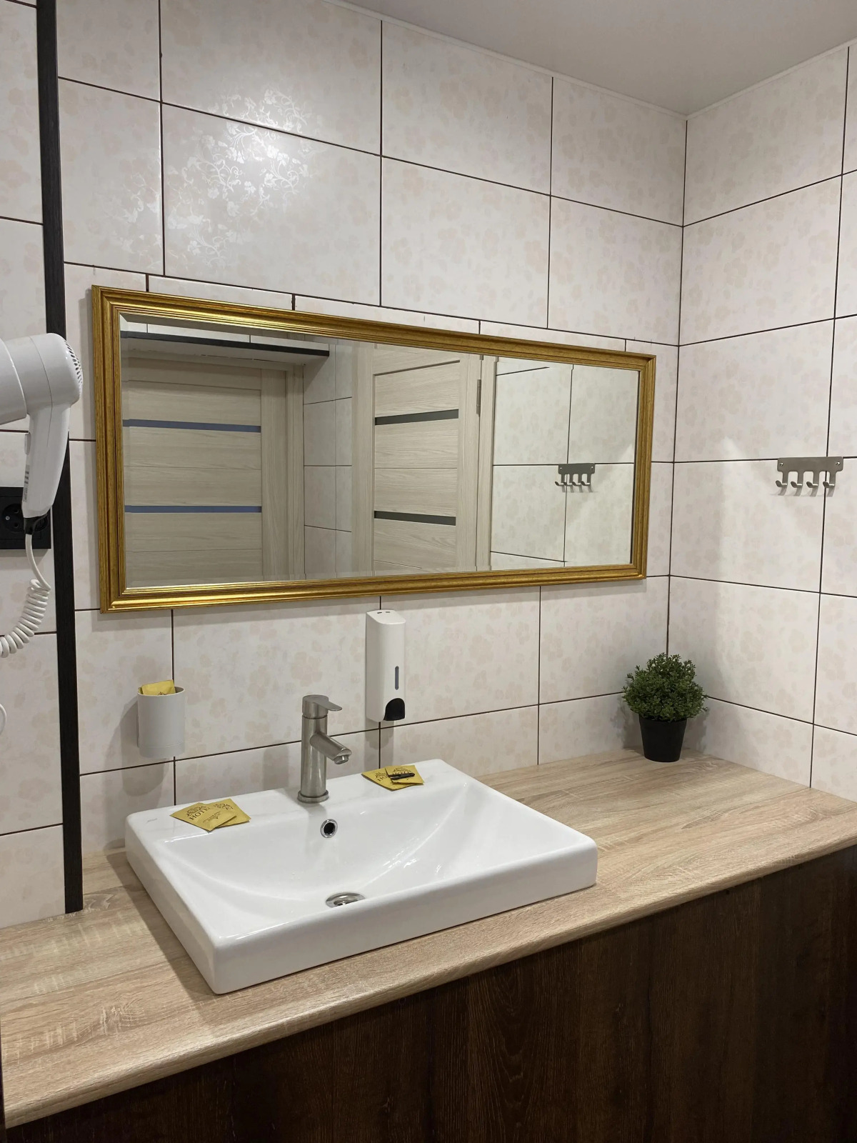 Отель Алекс Хаус