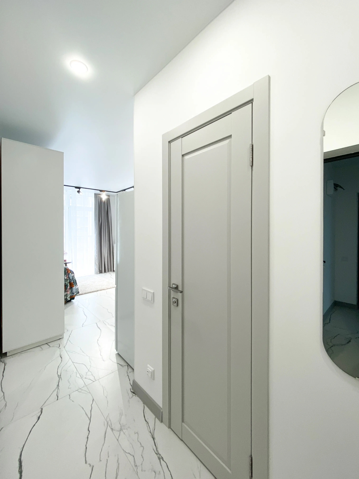 Апартаменты-студия 30 кв.м. с двуспальным диваном и балконом, с 3 по 6 этаж