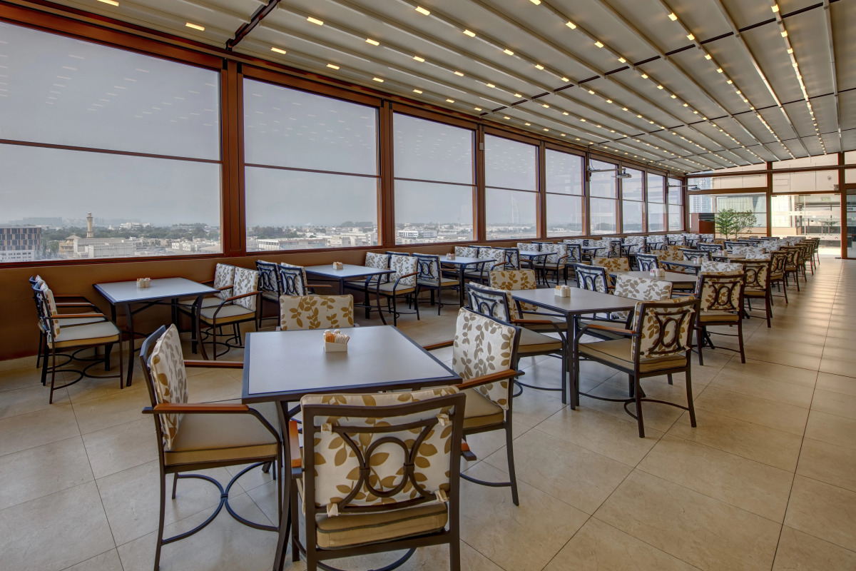 Отель Two Seasons Hotel & Apartments