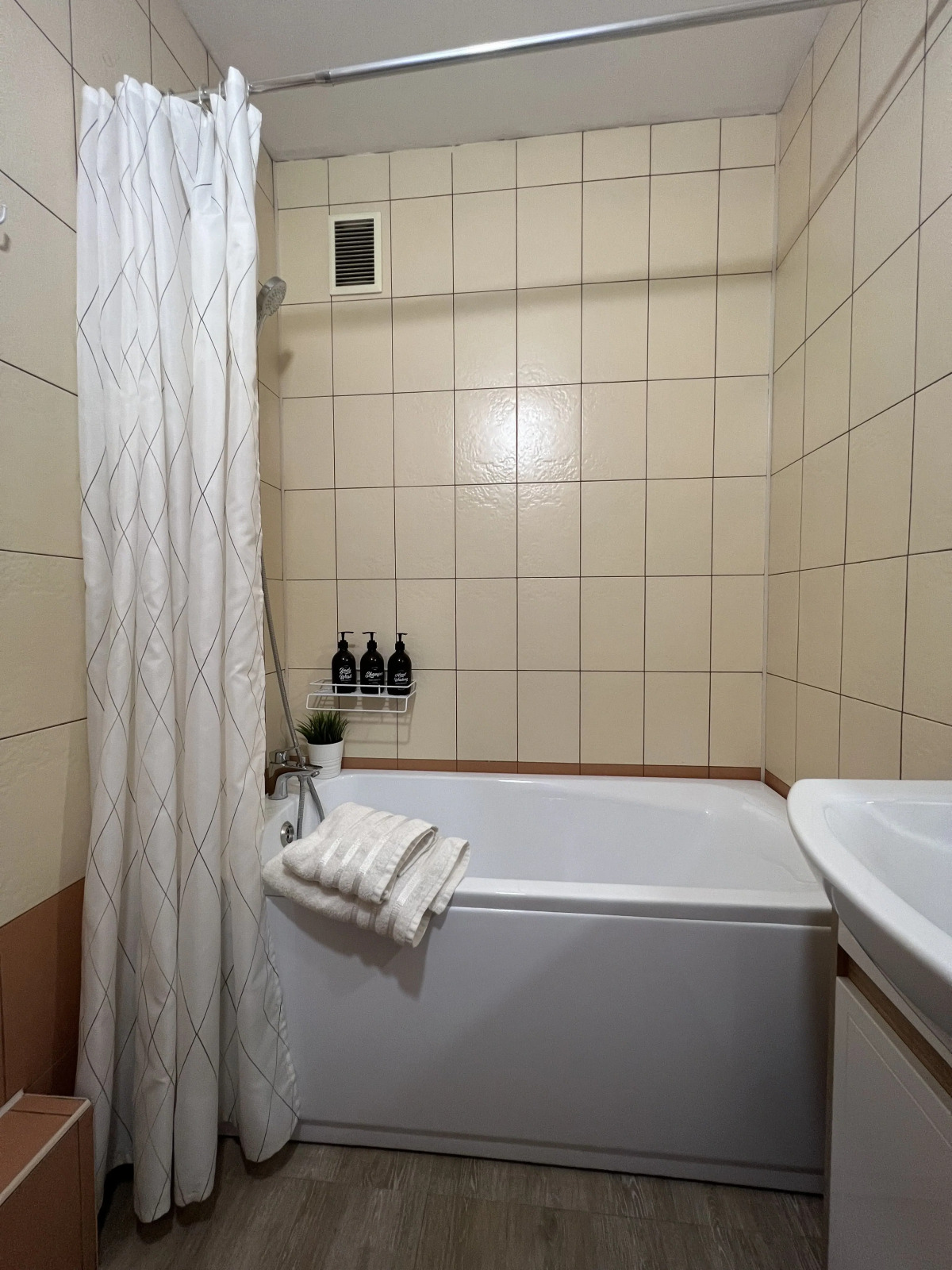 Апартаменты на Берегу Ангары 2-хкомн квартира