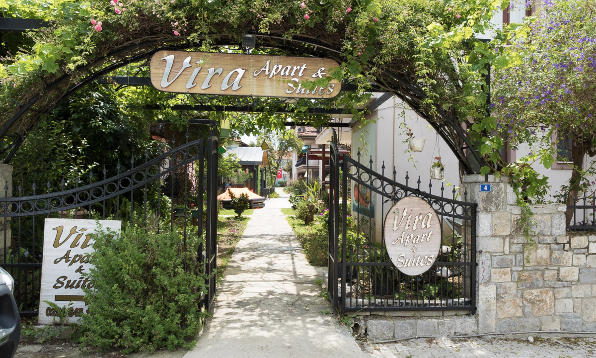 Отель Vira Apart