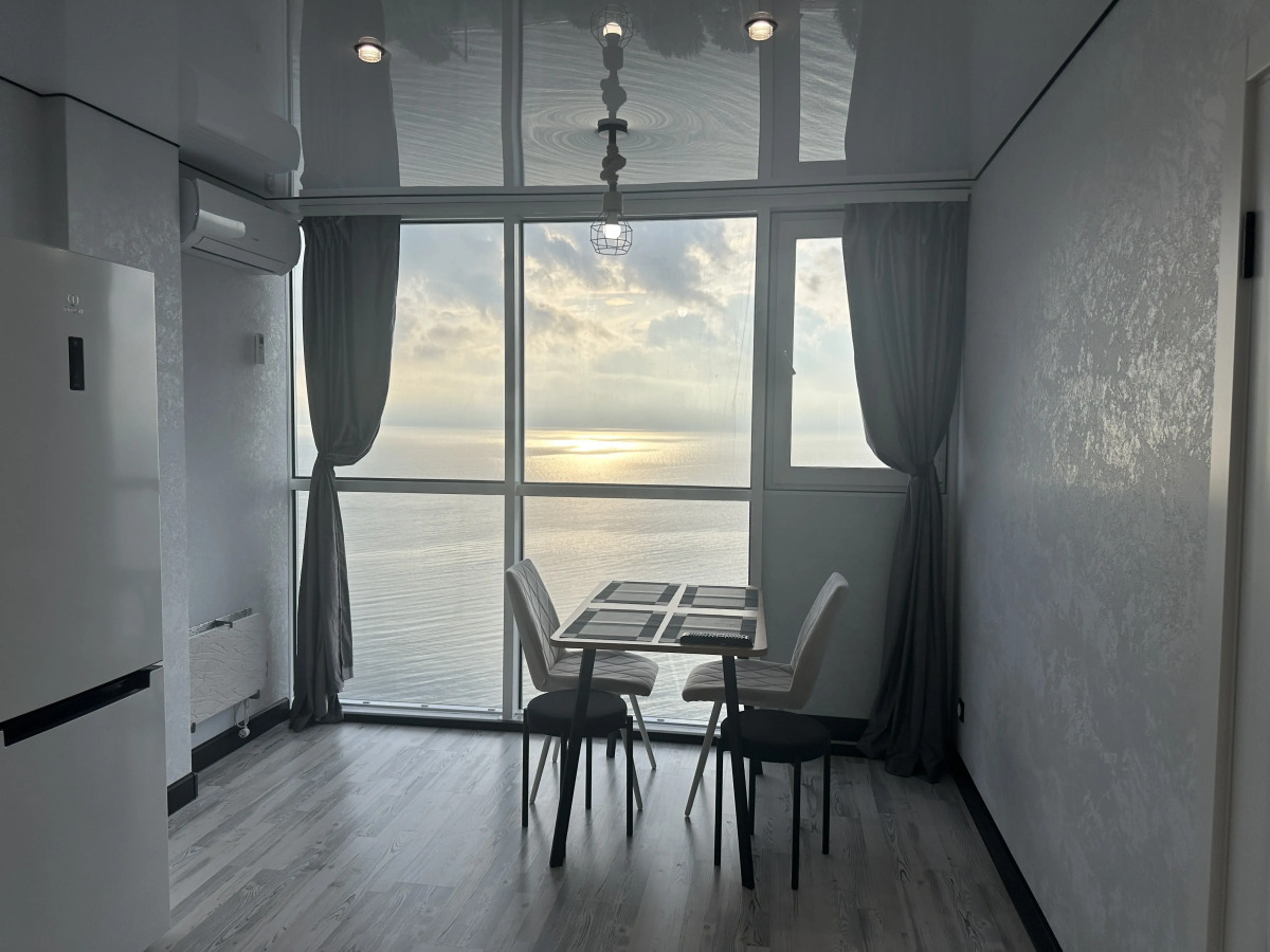 Квартира Шикарная 2-комнатная квартира у моря на Столетии 163