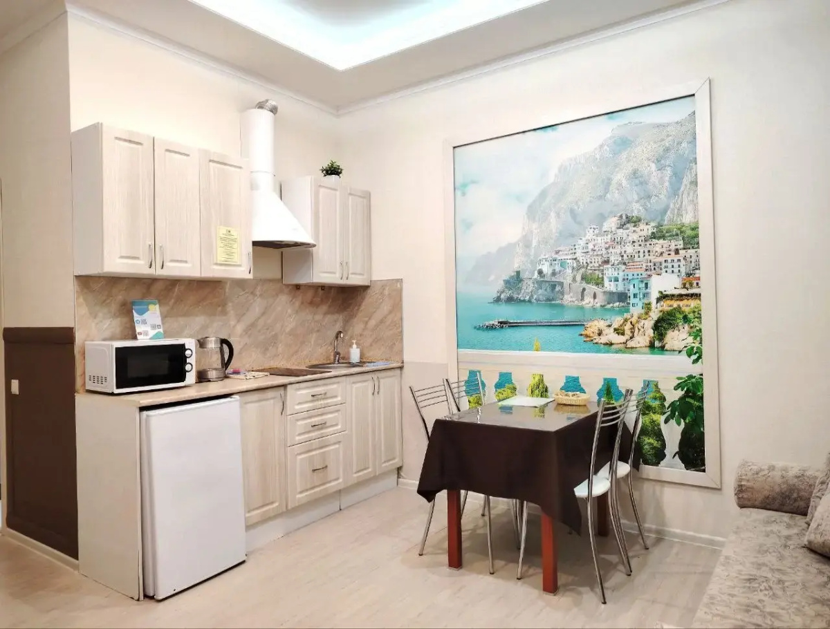 Квартира на цокольном этаже спасающие от жары с кухонной зоной