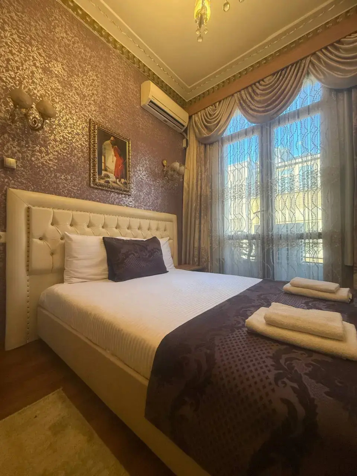 Апартаменты 3BR Flat Old Style 4AC Terrace, Metro