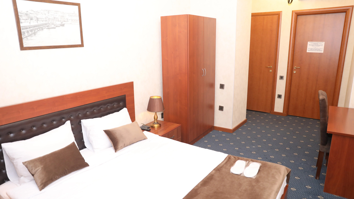 Port Hotel