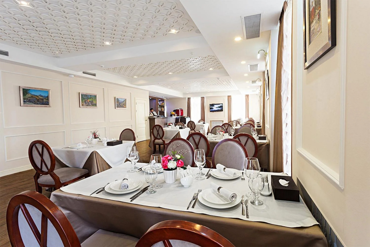 Отель Ambassador