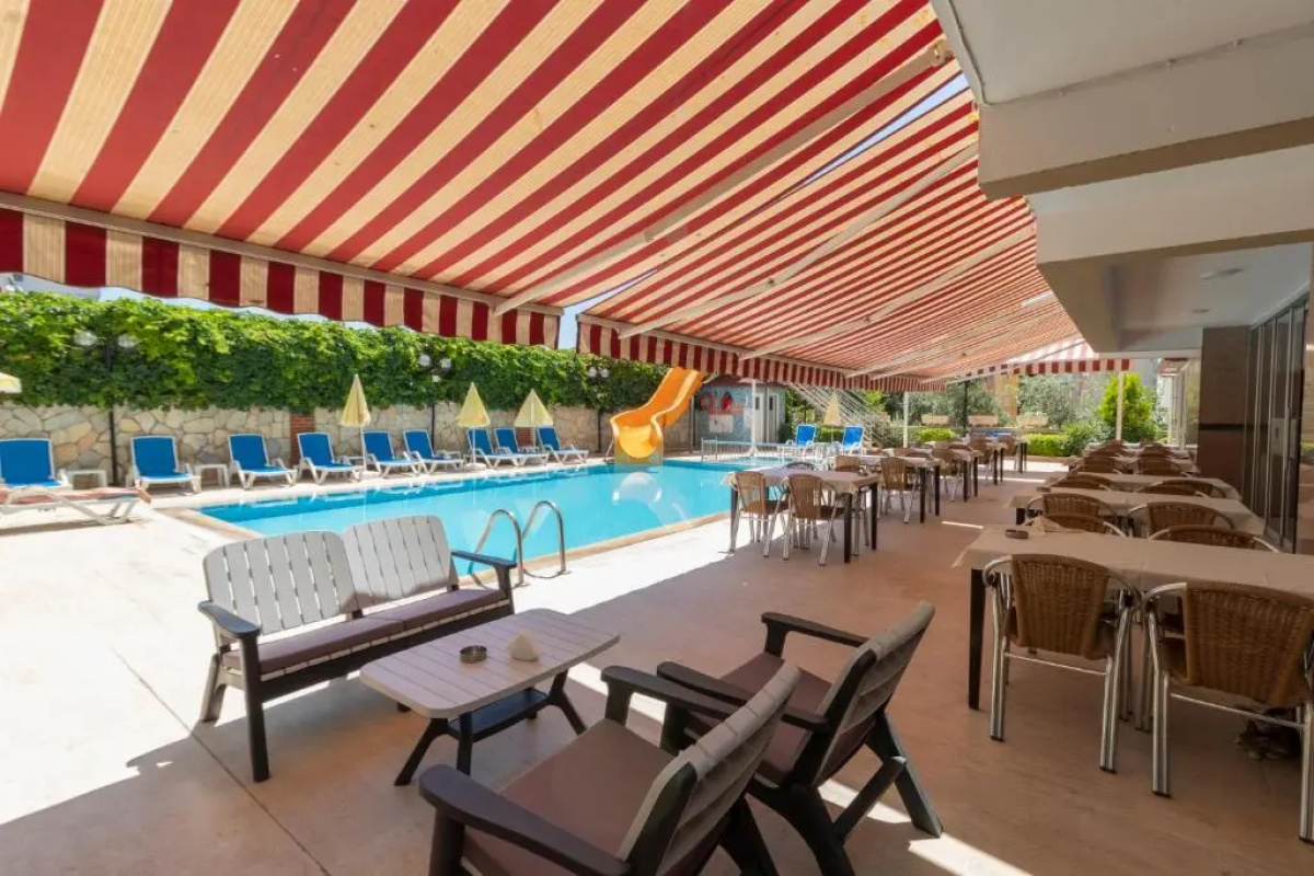 Lara Dinc Hotel