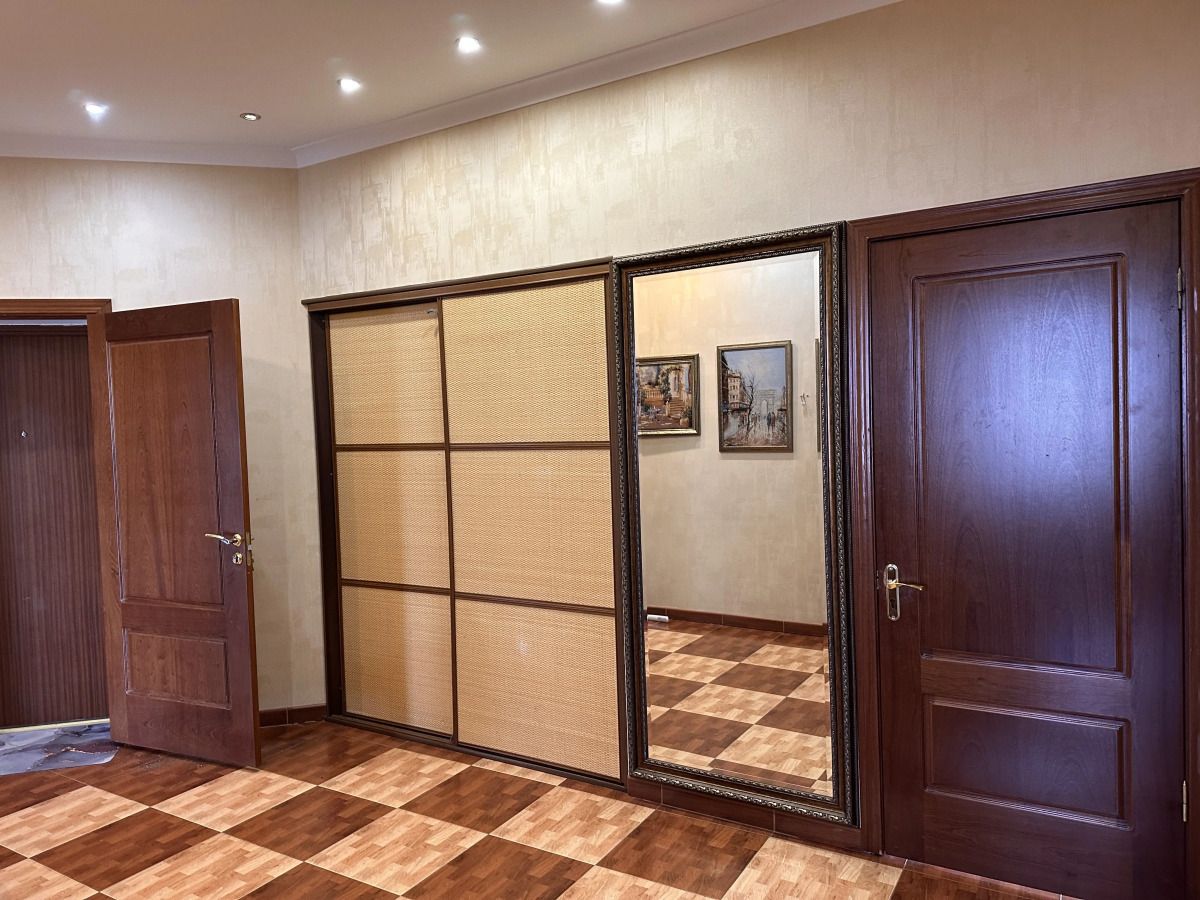 Квартира Трехкомнатная Каштановая аллея