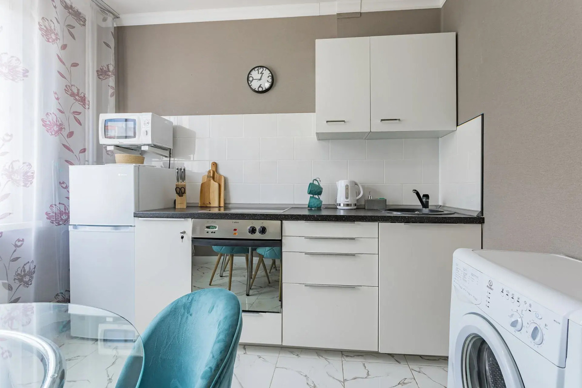 Апартаменты однокомнатные на ул.Бурнаковской 81, м.Сова-Дом