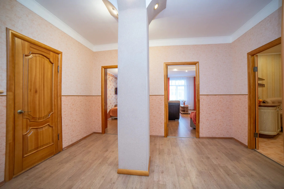 Апартаменты Радищева 12 трехкомнатная