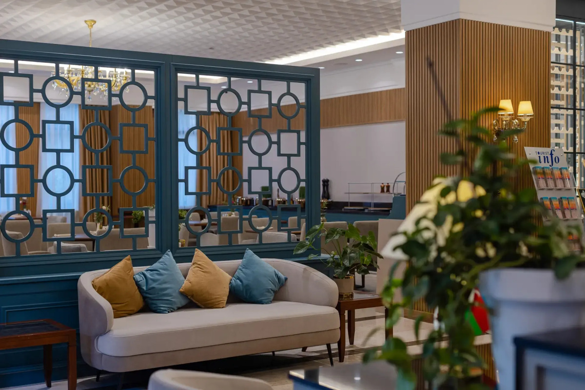 Отель London 1889 & Casino