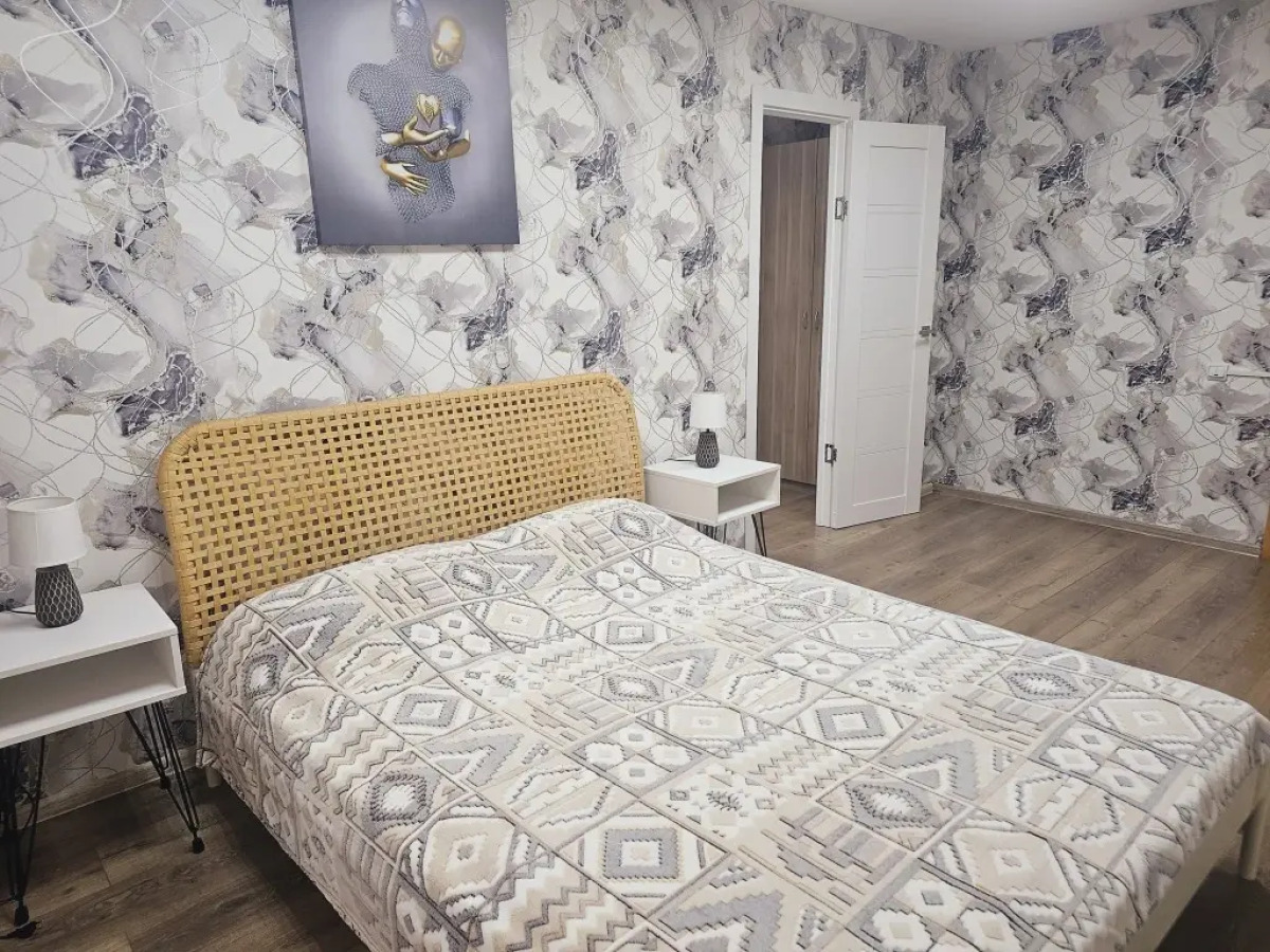 Апартаменты двухкомнатные рядом с парком Швейцария