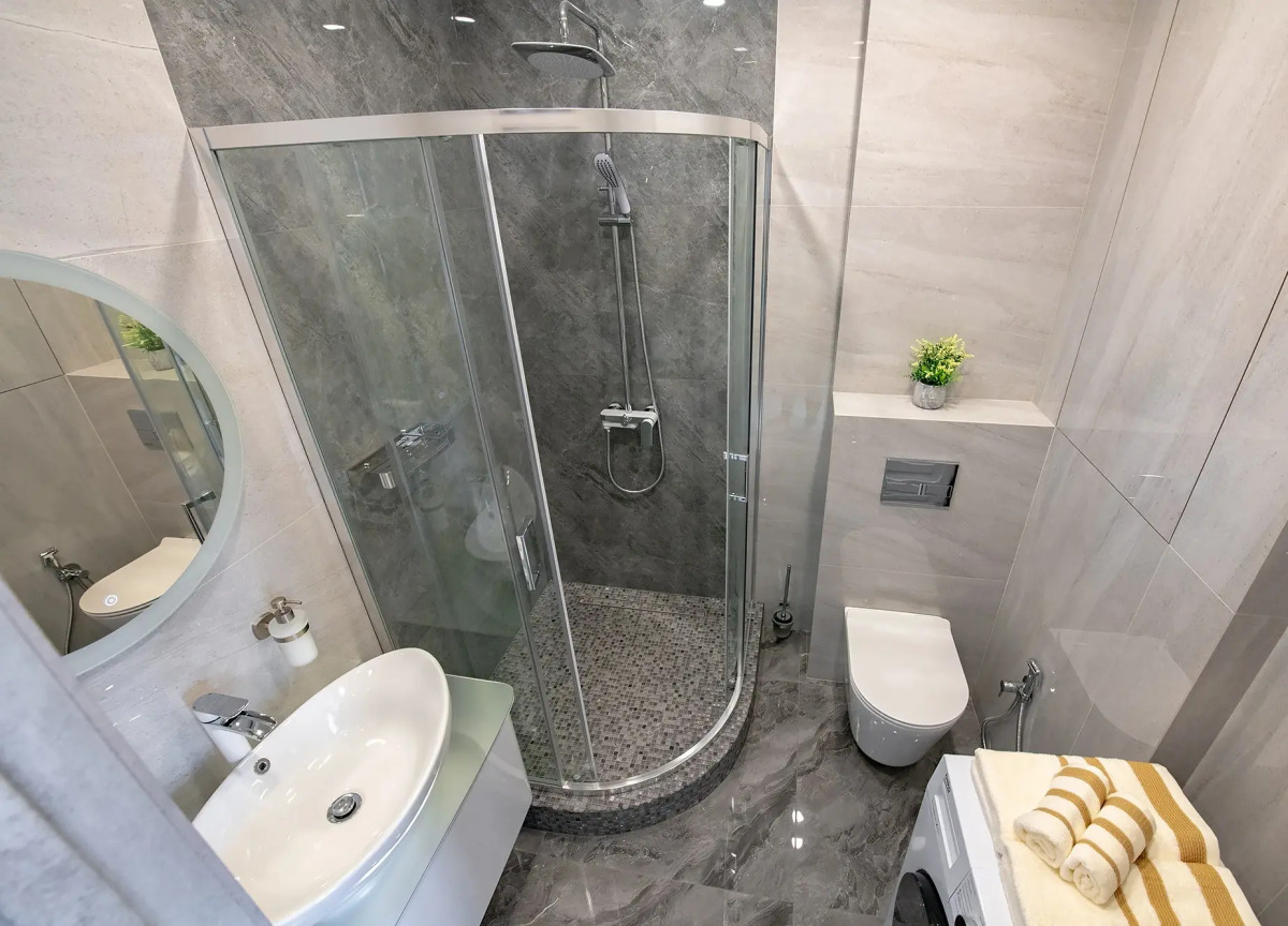 Апартаменты на высоком этаже с видом на мост, недалеко от центра. Брянская 18.