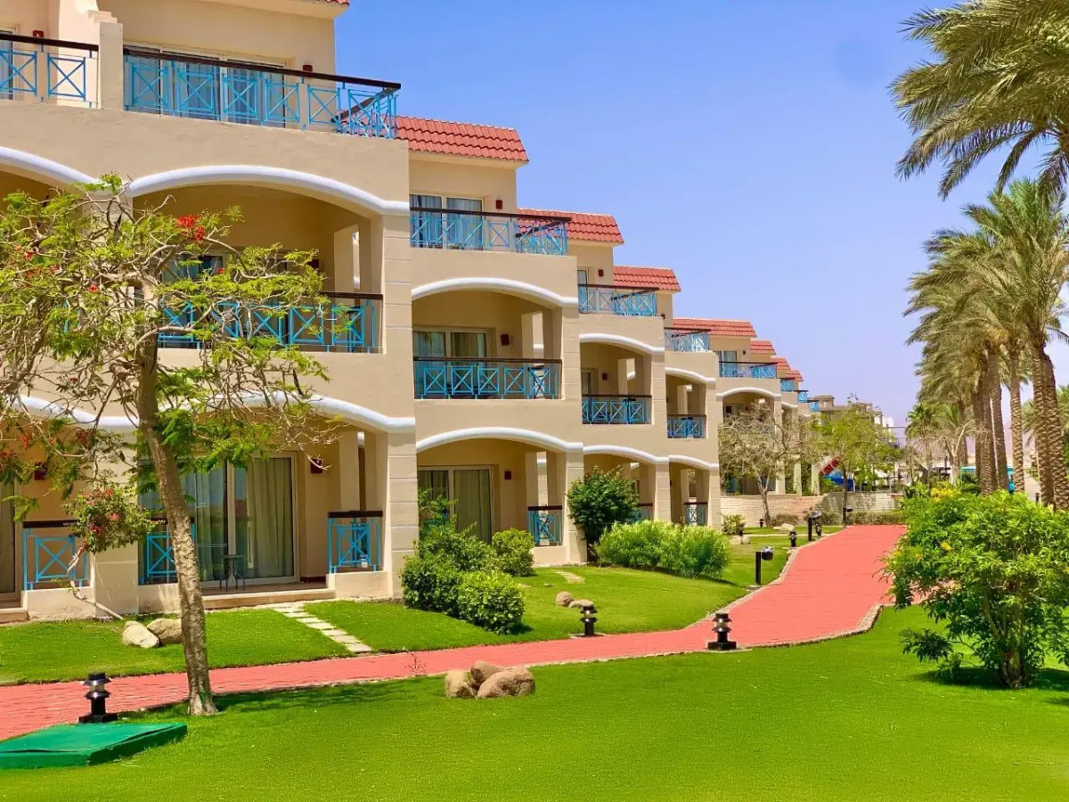 Ivy Cyrene Island Aqua Park Resort