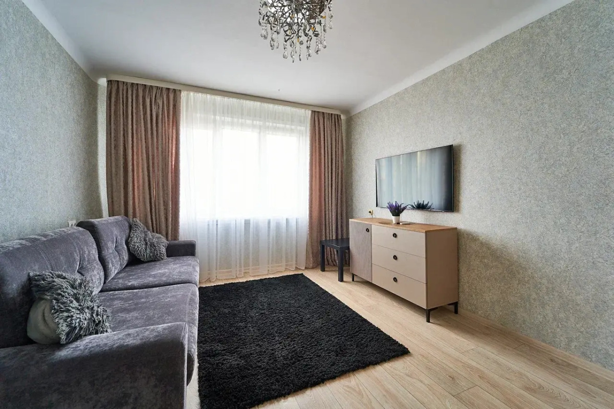 Квартира Большая 4-х комнатная квартира недалеко от центра