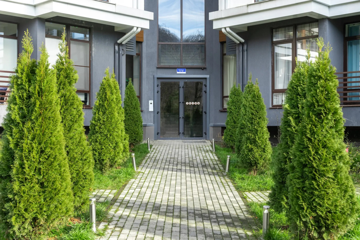 Квартира Студия с витражными окнами с видом на лес и горы