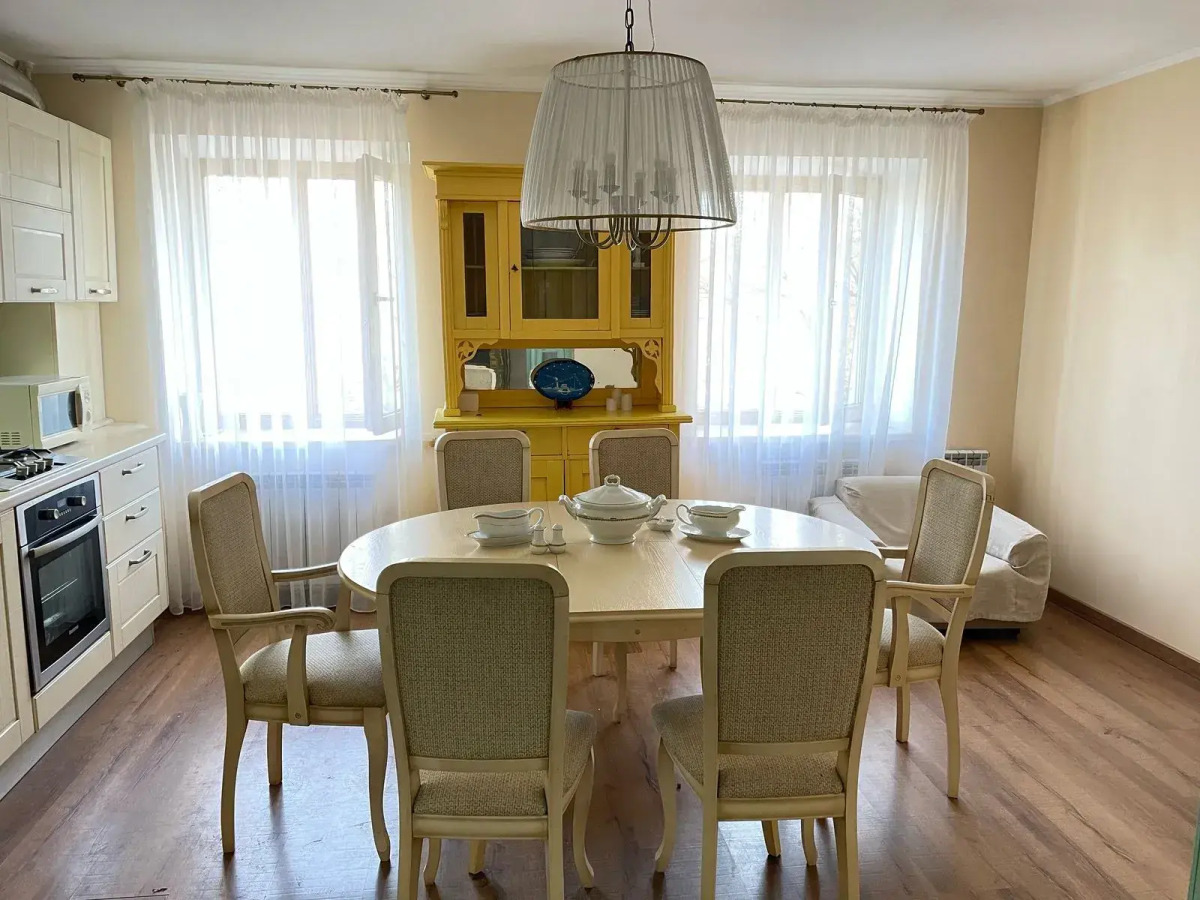 Апартаменты Просторные с 3 спальнями и большой столовой