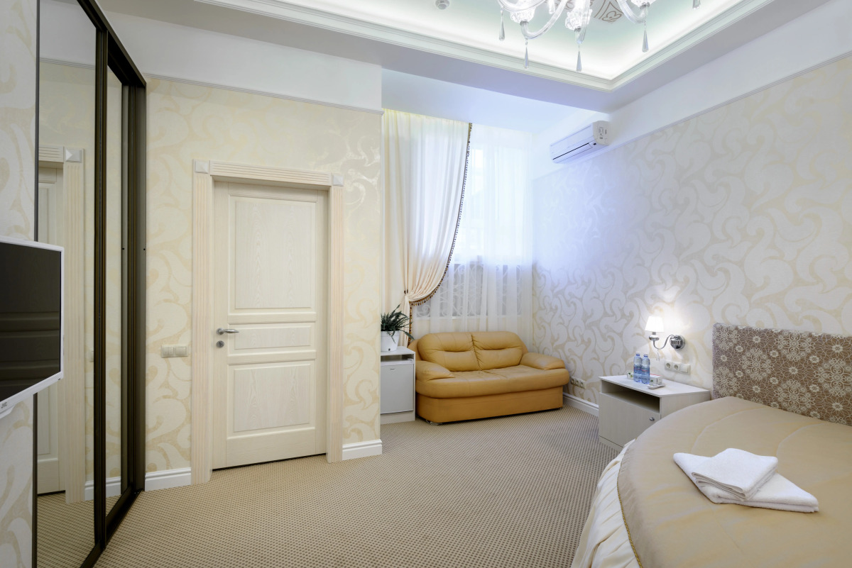 Меблированные комнаты  Серебряная лошадь