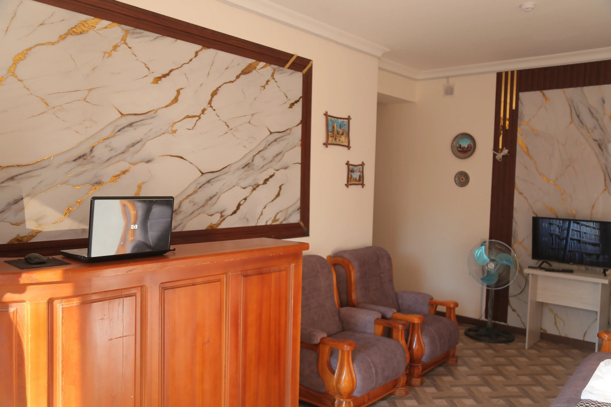 Отель Ideal Best Tour