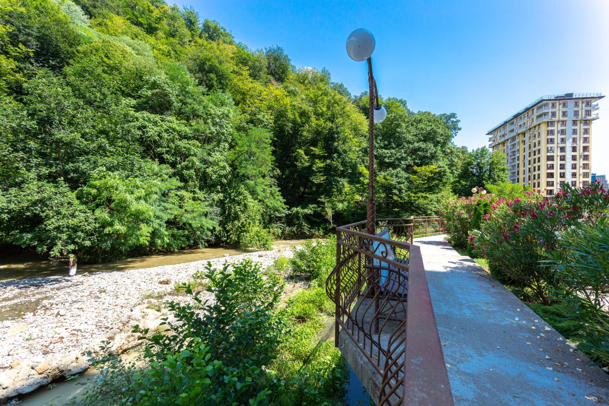 Просторная стильная квартира с видом на горы. Кватро 43