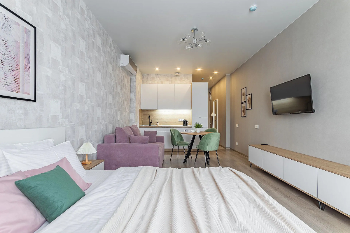 Апартаменты Просторная студия в центре на ул. Горького 23а Сова-Дом