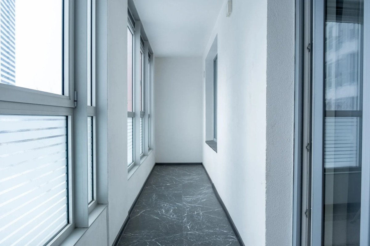 Апартаменты студия в одном из оживленных районов левого берега по улице Немировича -Данченко!