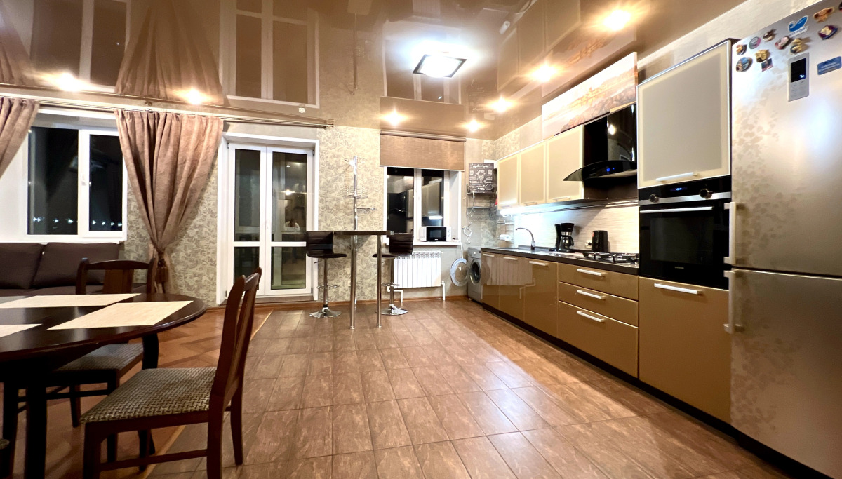 Квартира 3-комнатная Видовая Yarapartments на Набережной