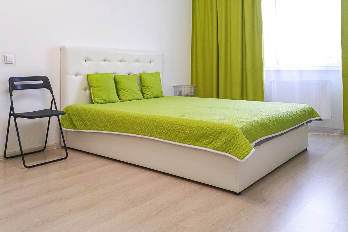 Оливка однокомнатная квартира на 17 этаже