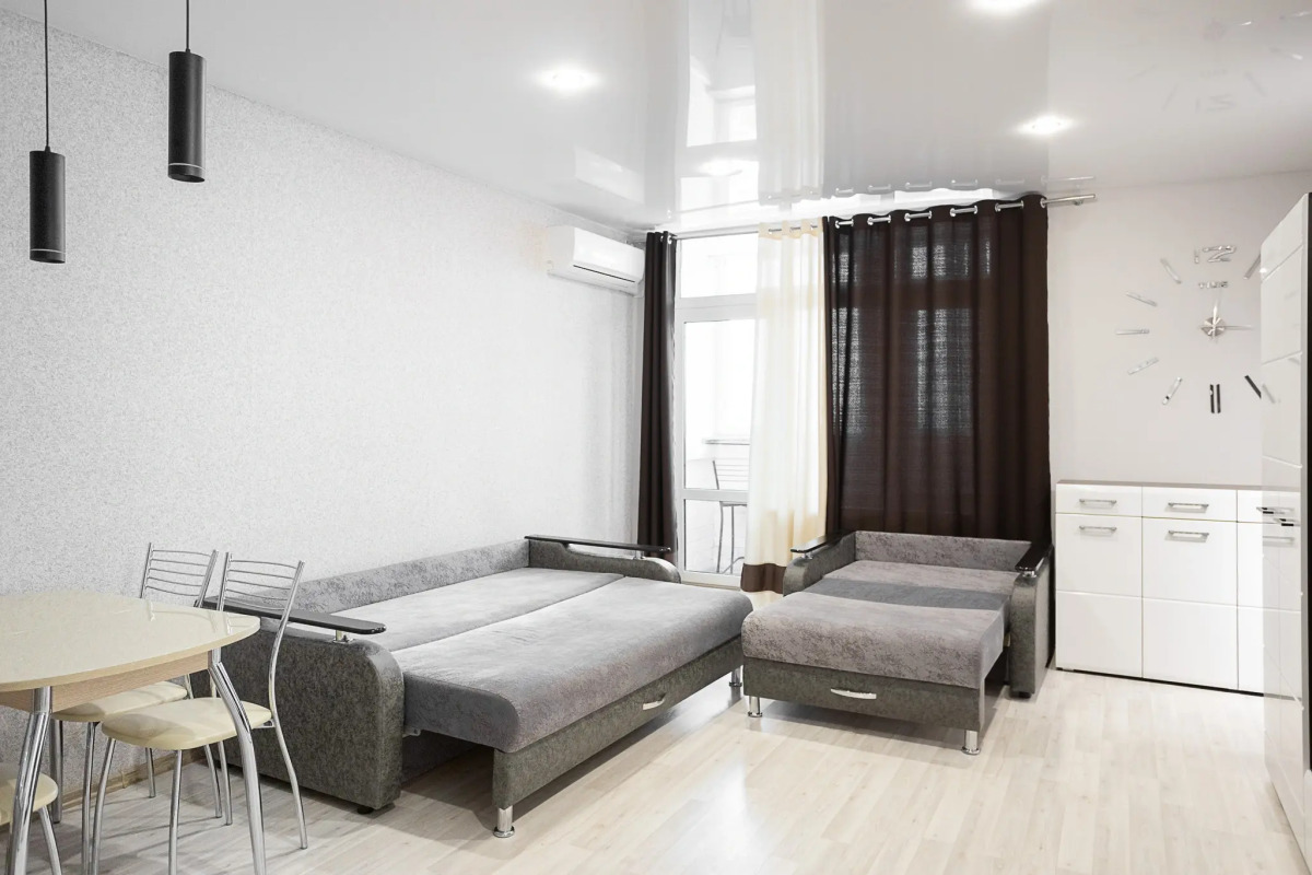 Уютная студия с видом на город