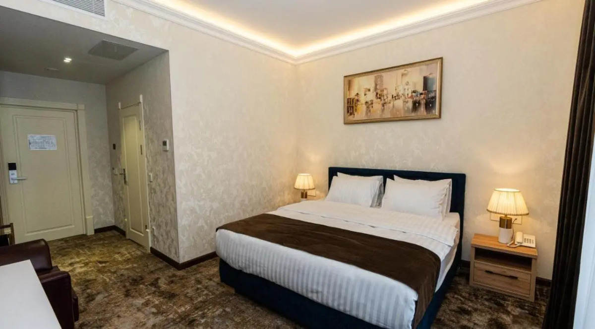 Отель Garnet Mir