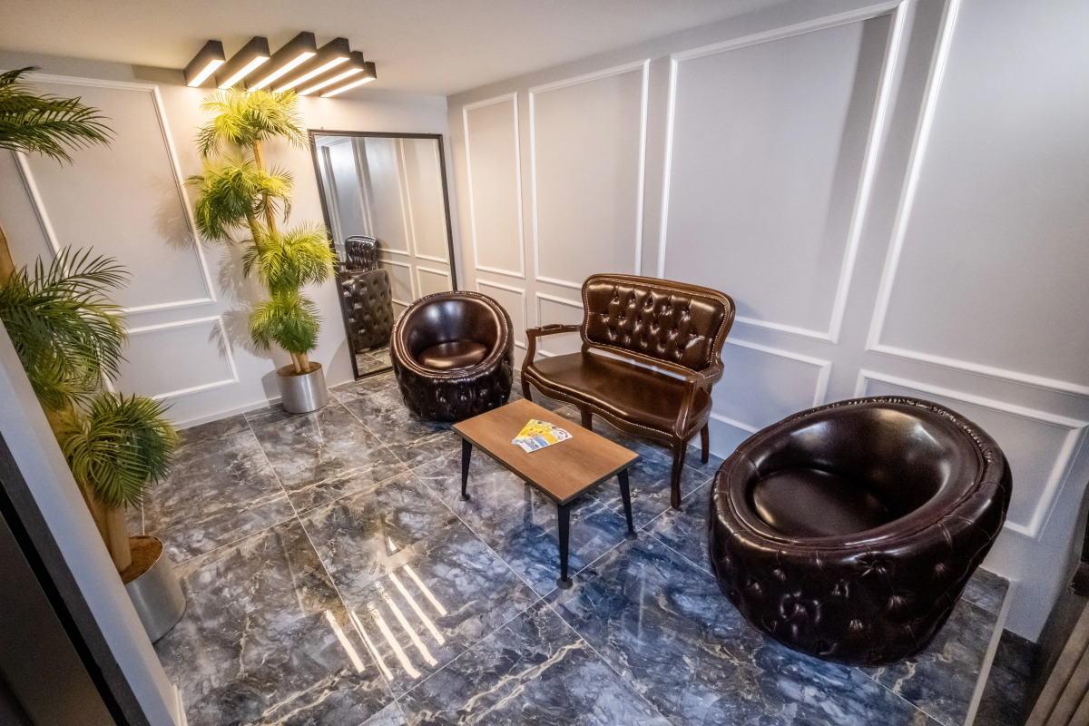 Отель The Queen Hotel