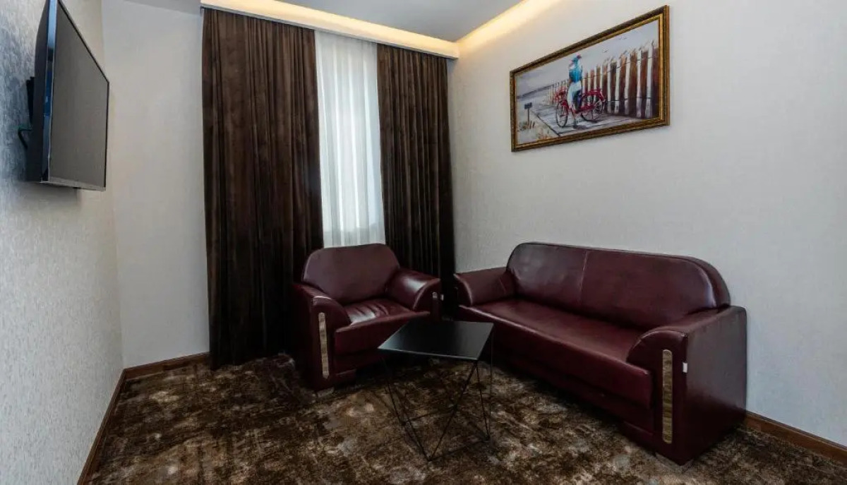 Отель Garnet Mir