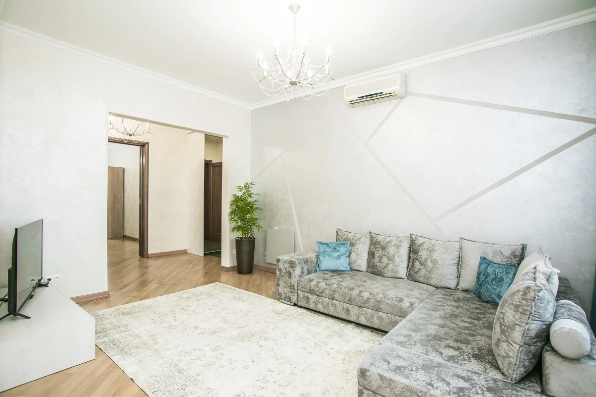 Апартаменты 3 комнатные Интернациональная 2 Центр города